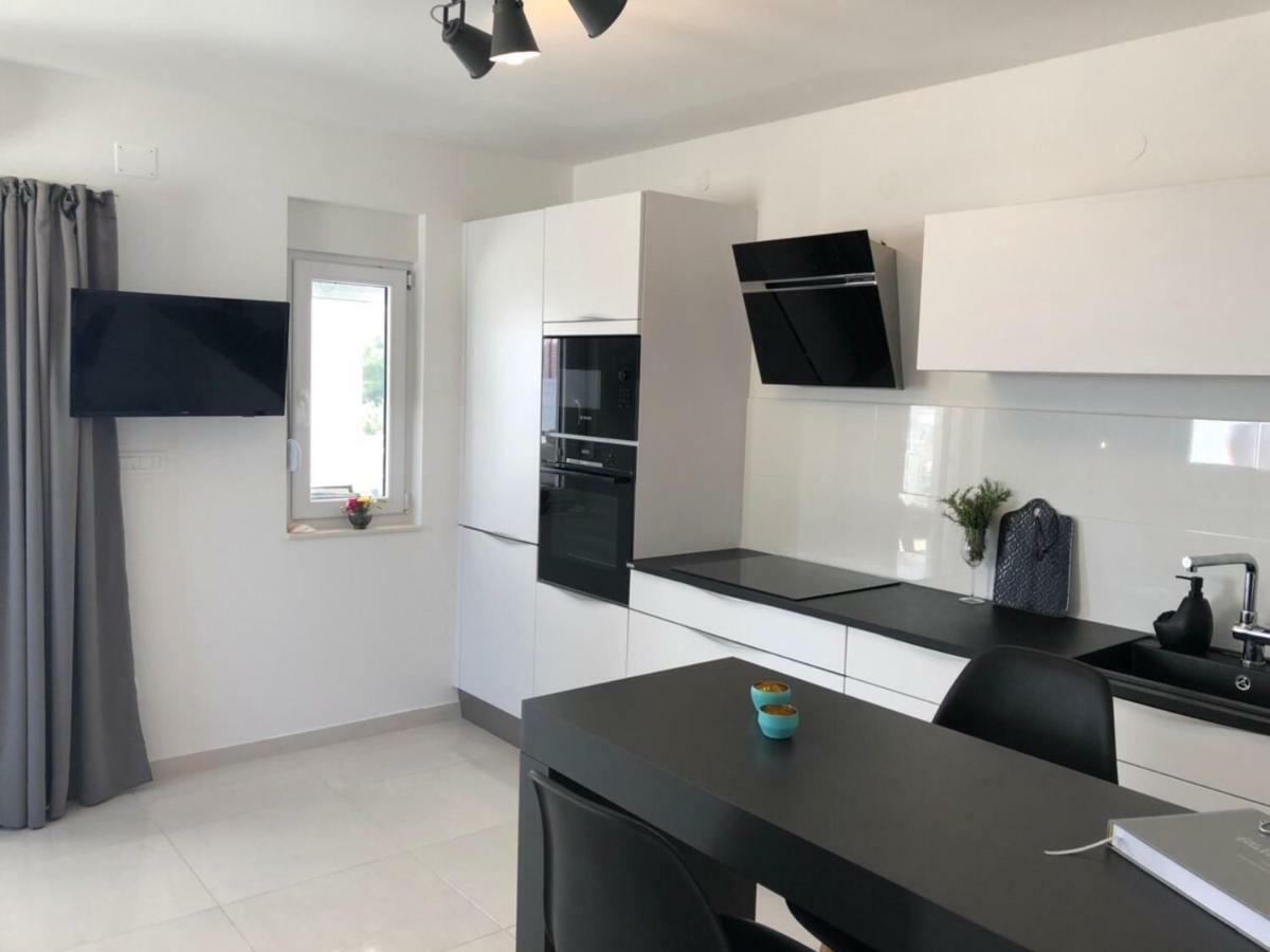 Ellavis Apartments Екстериор снимка